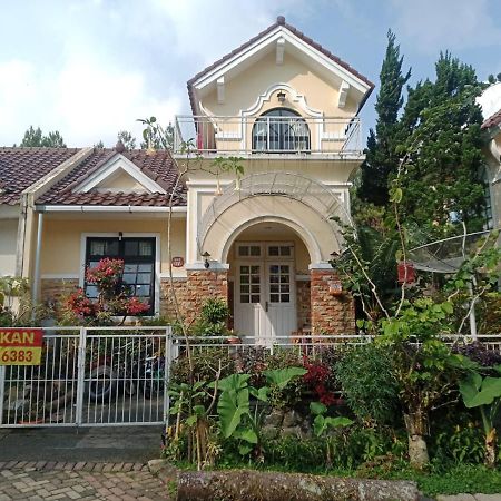 Villa Kota Bunga Cipanas 3 Kamar Baru Renovasi Full Wifi Cikundul Dış mekan fotoğraf